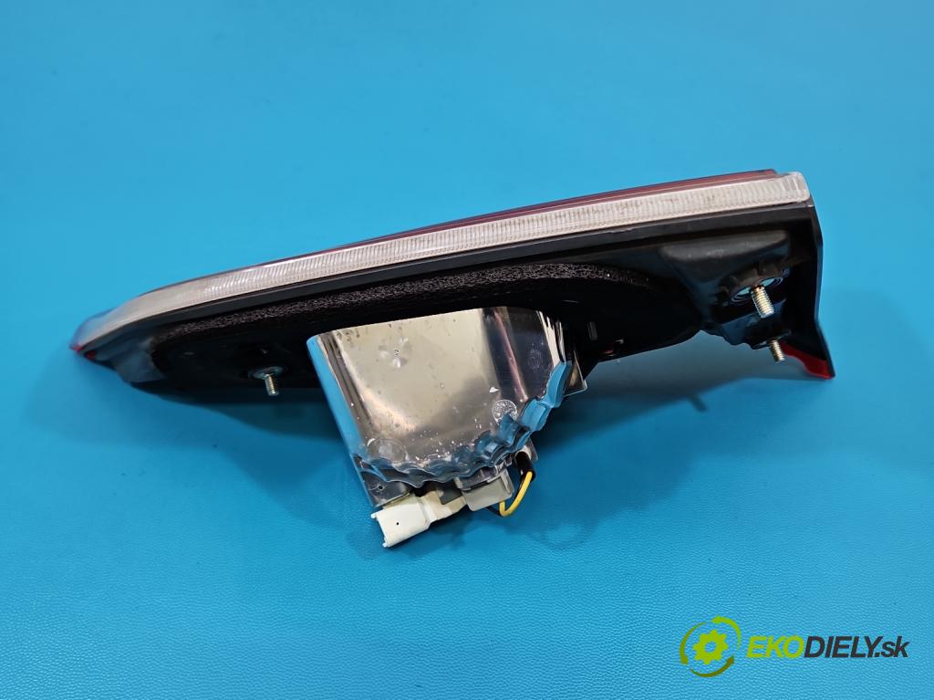 Toyota Auris II 2012-2018 1.8 16V 99 hp automatic 73 kW 1798 cm3 5- světlo zadní pravé 02-354 (Klika dveří ostatní)