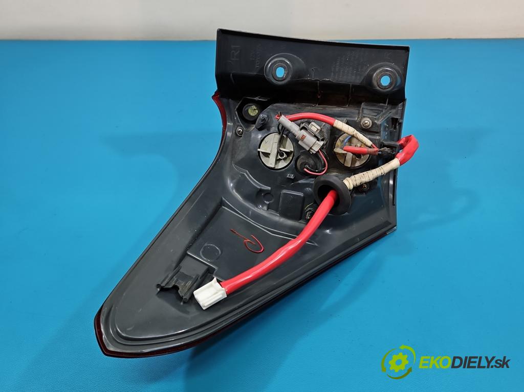 Toyota Auris II 2012-2018 1.8 16V 99 hp automatic 73 kW 1798 cm3 5- světlo zadní pravé  (Klika dveří ostatní)