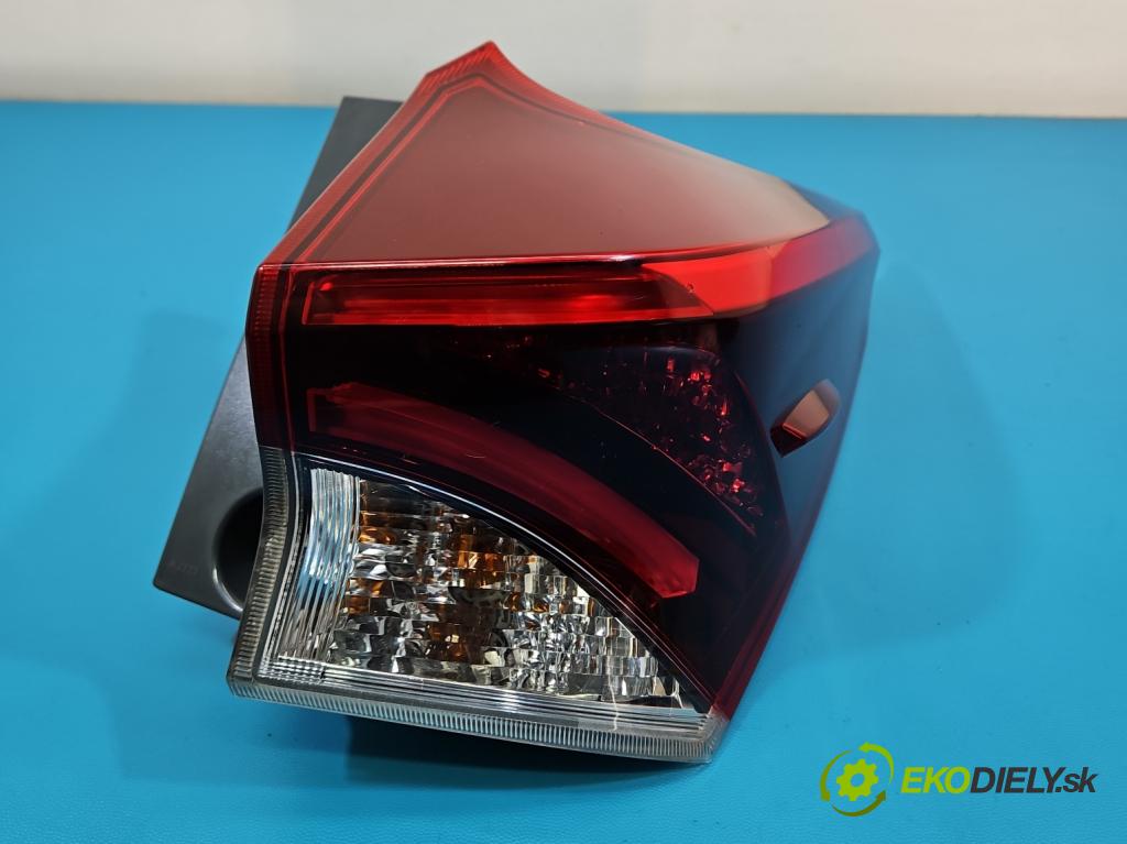 Toyota Auris II 2012-2018 1.8 16V 99 hp automatic 73 kW 1798 cm3 5- světlo zadní pravé  (Klika dveří ostatní)