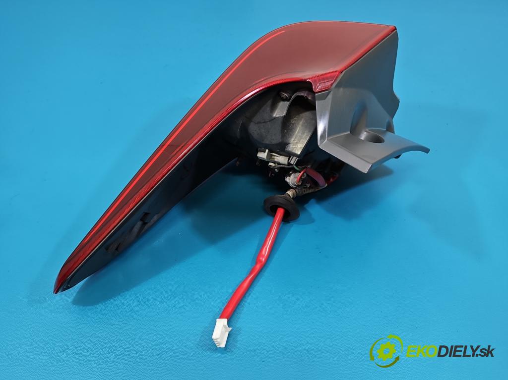 Toyota Auris II 2012-2018 1.8 16V 99 hp automatic 73 kW 1798 cm3 5- světlo zadní pravé  (Klika dveří ostatní)