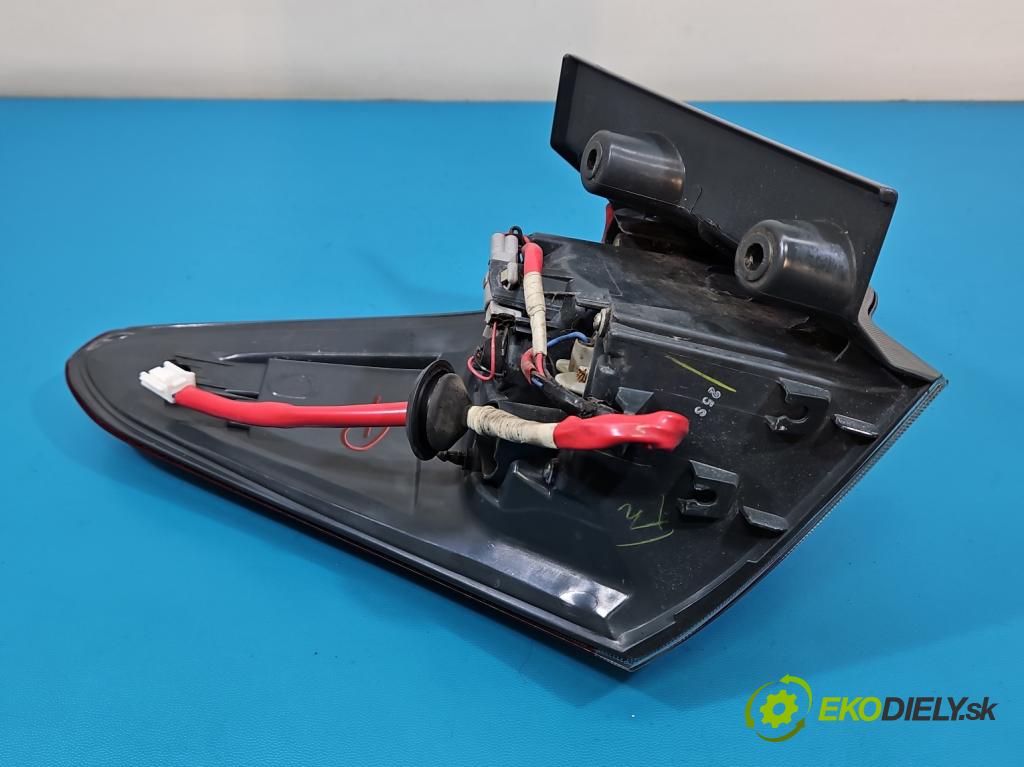 Toyota Auris II 2012-2018 1.8 16V 99 hp automatic 73 kW 1798 cm3 5- světlo zadní pravé  (Klika dveří ostatní)