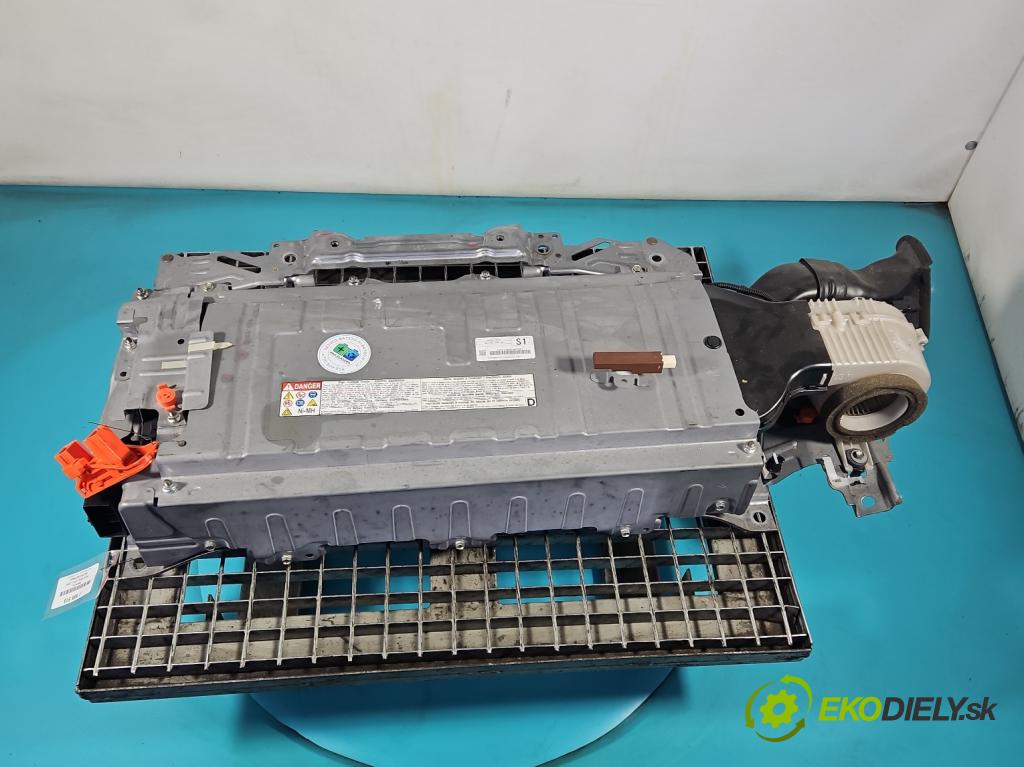 Toyota Auris II 2012-2018 1.8 16V 99 hp automatic 73 kW 1798 cm3 5- batéria G9280-12020