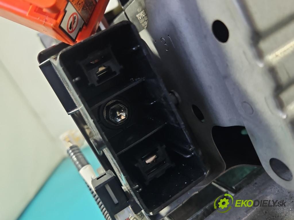 Toyota Auris II 2012-2018 1.8 16V 99 hp automatic 73 kW 1798 cm3 5- batéria G9280-12020