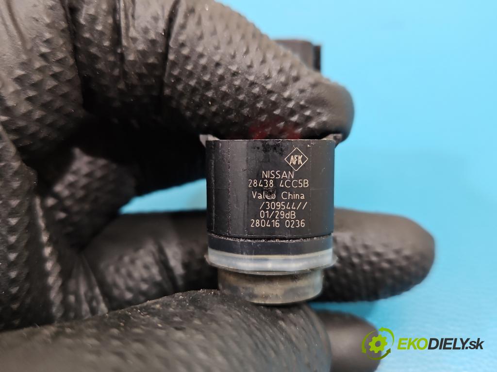 Nissan X-trail III T32 2013-2021 1.6 dci 131 hp automatic 96 kW 1598 cm3 5- snímač parkování