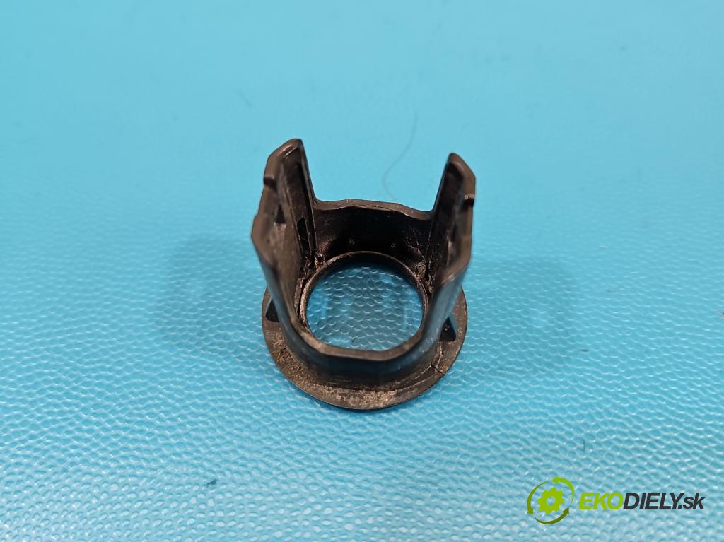 Nissan X-trail III T32 2013-2021 1.6 dci 131 HP automatic 96 kW 1598 cm3 5- Upevnenie: 28533-4CL0A