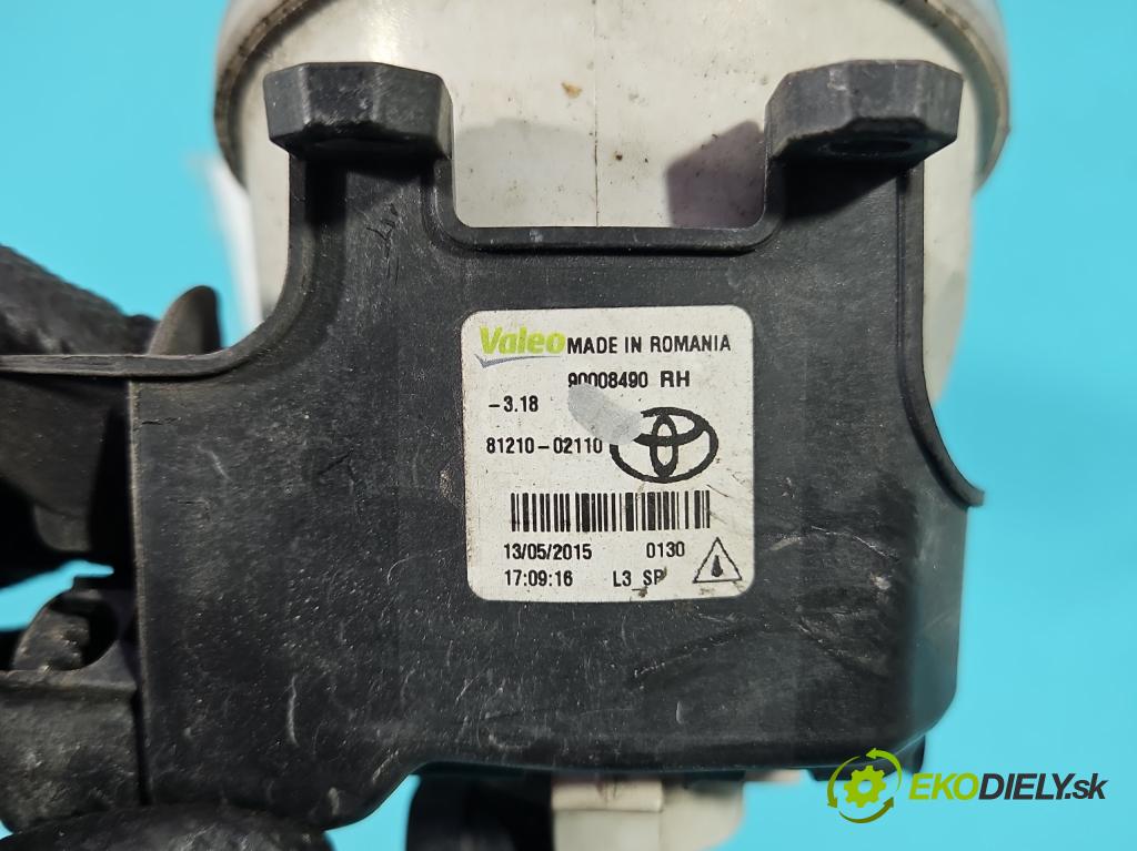 Toyota Auris II 2012-2018 1.8 16V 99 HP automatic 73 kW 1798 cm3 5- Halogen pravý 90008490 (Kľučka dverí ostatné)