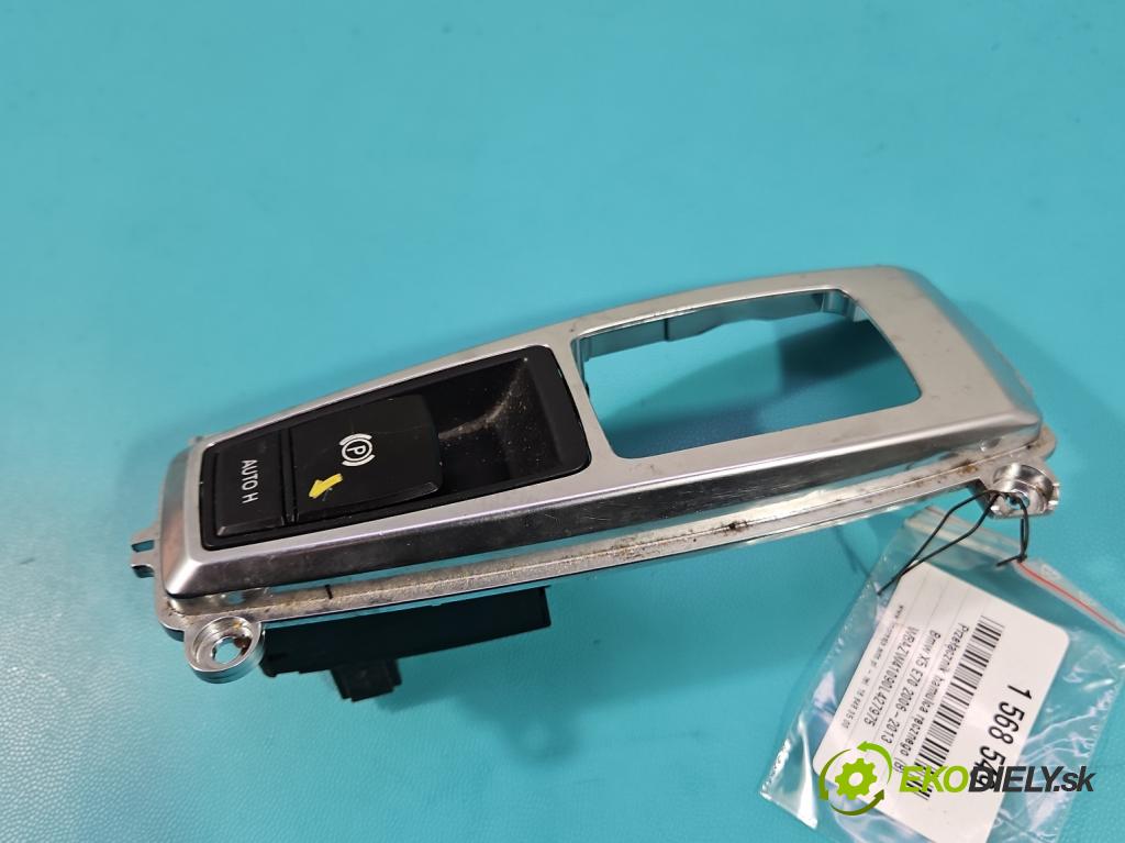 Bmw X5 E70 2006-2013 3.0d 245KM automatic 180 kW 2993 cm3 5- prepínač brzda: ručný 6975467 (Prepínacie páčky pod volantom)