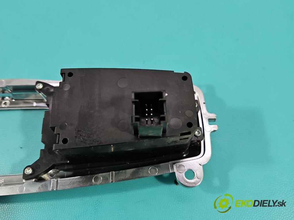 Bmw X5 E70 2006-2013 3.0d 245KM automatic 180 kW 2993 cm3 5- prepínač brzda: ručný 6975467 (Prepínacie páčky pod volantom)