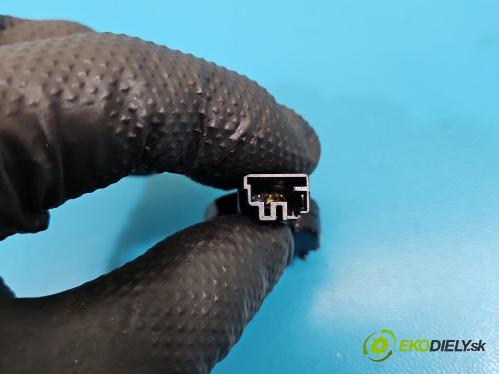 Peugeot 508 II 2018- 1.6 16V 181KM automatic 133 kW 1598 cm3 5- snímač déšť: 9830122280 (Snímač deště)