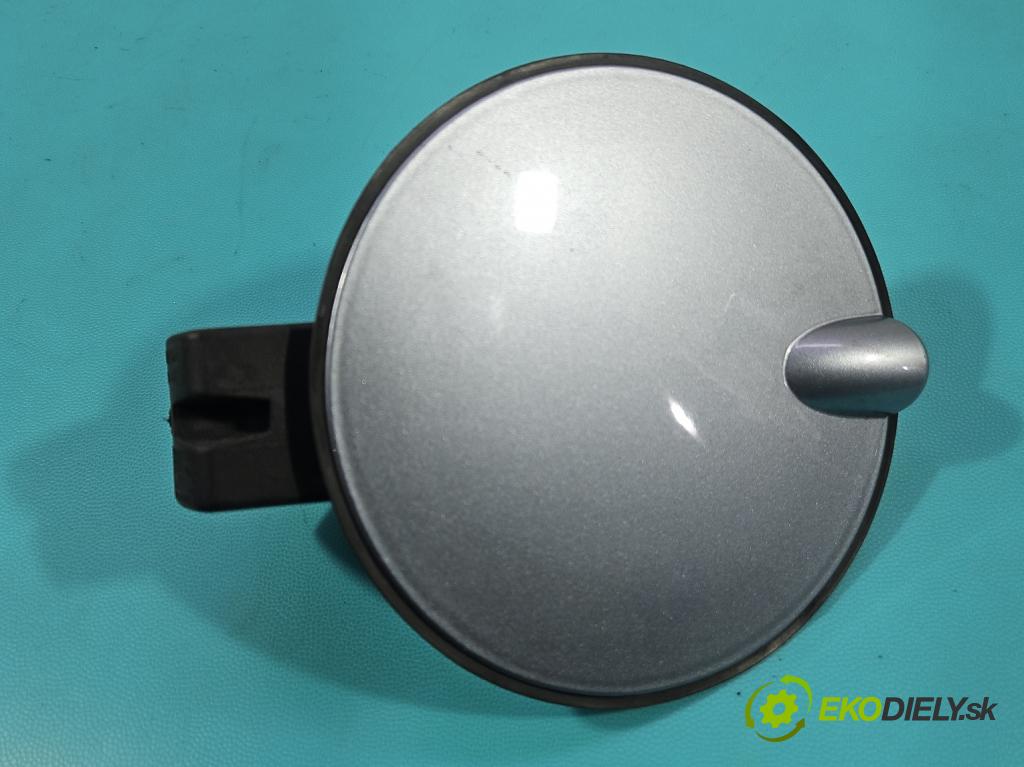 Opel Meriva A 2002-2010 1.6 16V 105 hp automatic 77 kW 1598 cm3 5- Klapka nalévání paliva  (Klika dveří ostatní)