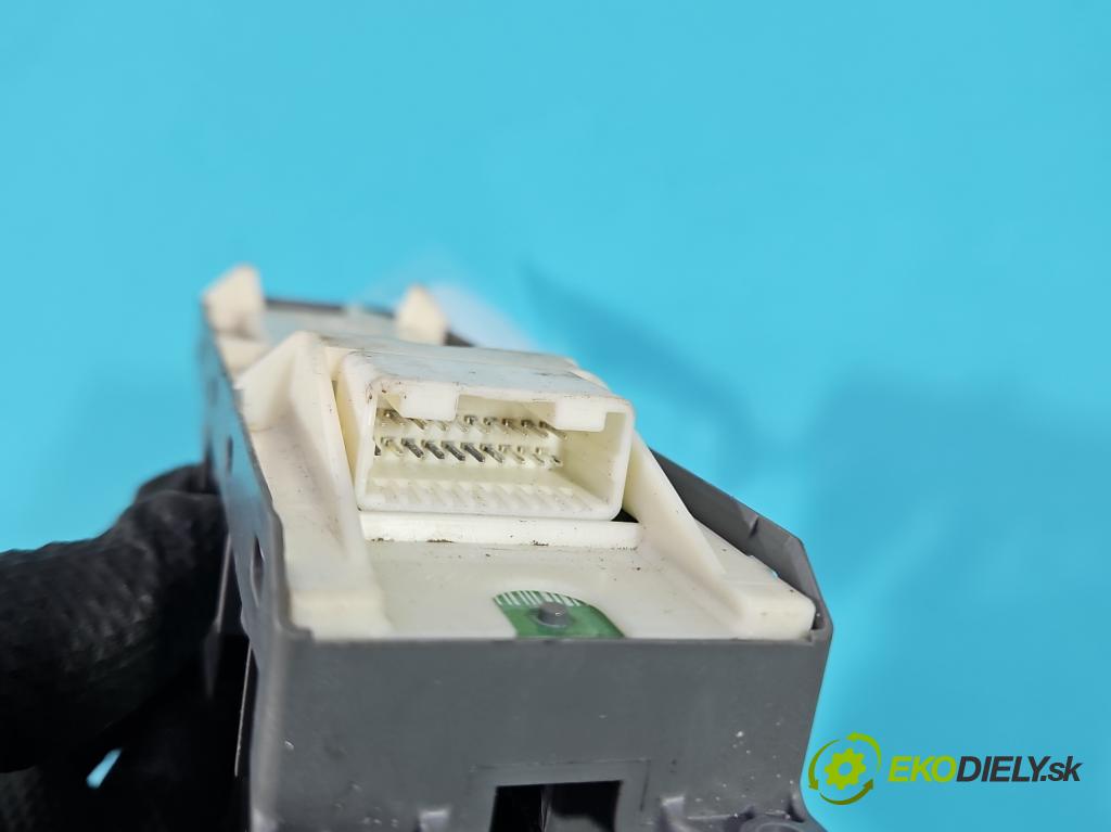 Toyota Auris II 2012-2018 1.8 16V 99 HP automatic 73 kW 1798 cm3 5- prepínač okien spätných zrkadiel 515220