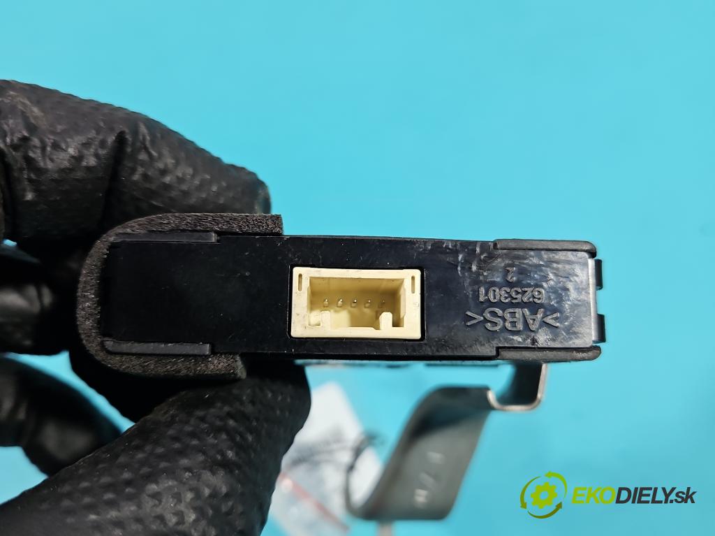 Toyota Auris II 2012-2018 1.8 16V 99 HP automatic 73 kW 1798 cm3 5- riadiaca jednotka ostatné 89784-02071