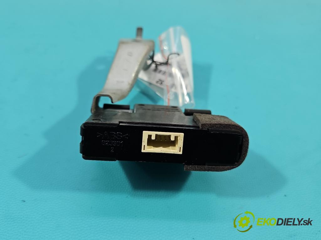 Toyota Auris II 2012-2018 1.8 16V 99 HP automatic 73 kW 1798 cm3 5- riadiaca jednotka ostatné 89784-02071