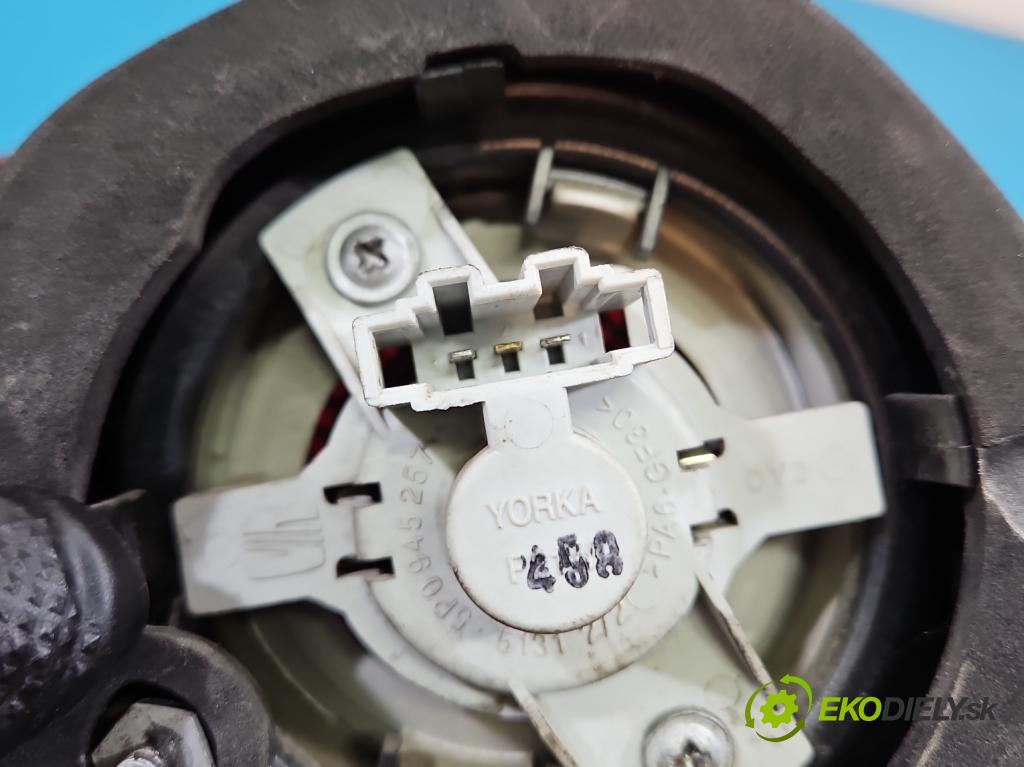 Seat Toledo III 2004-2009 2.0 tdi BKD 140 HP automatic 103 kW 1968 cm3 5- svetlo / reflektor zadné pravé 5P945096B (Kľučka dverí ostatné)