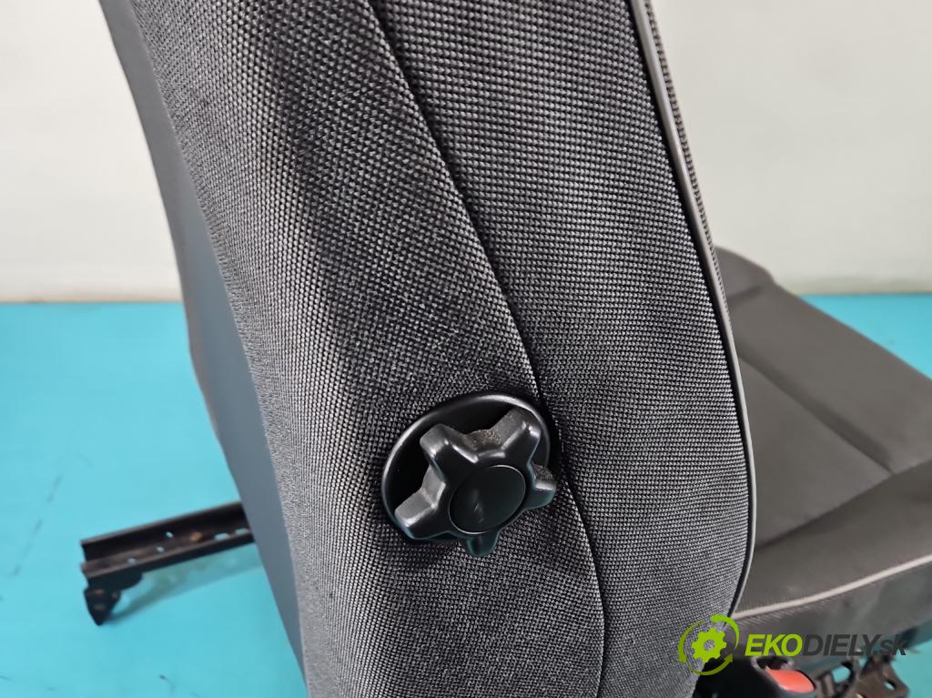 Volvo C30 1.6 hdi 109 hp manual 80 kW 1560 cm3 3- Sedadlo levý  (Sedadlo)