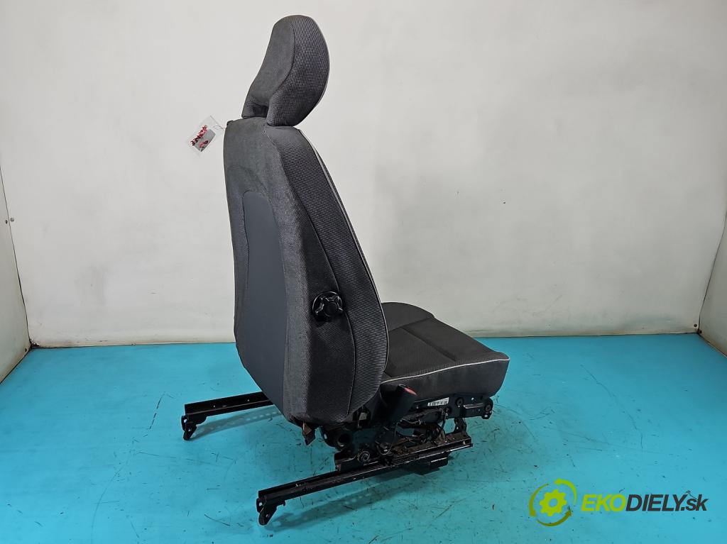 Volvo C30 1.6 hdi 109 hp manual 80 kW 1560 cm3 3- Sedadlo levý  (Sedadlo)