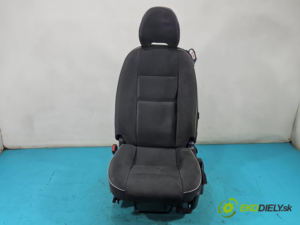 Volvo C30 1.6 hdi 109 hp manual 80 kW 1560 cm3 3- Sedadlo levý  (Sedadlo)