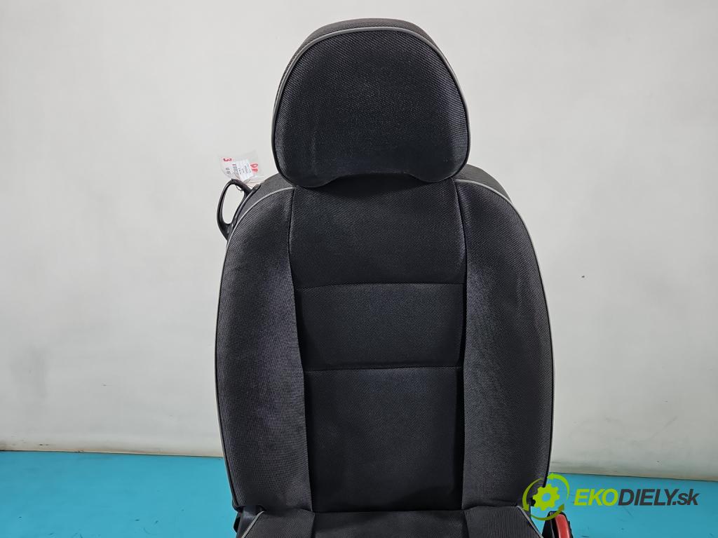 Volvo C30 1.6 hdi 109 hp manual 80 kW 1560 cm3 3- Sedadlo pravý  (Sedadlo)