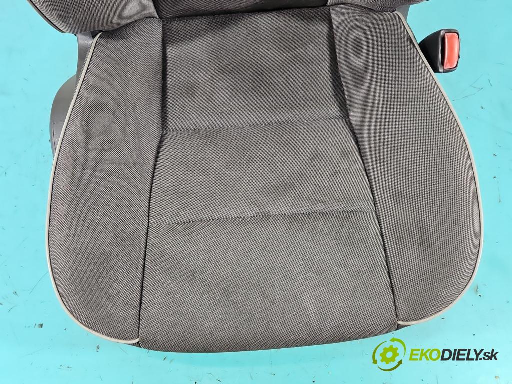 Volvo C30 1.6 hdi 109 hp manual 80 kW 1560 cm3 3- Sedadlo pravý  (Sedadlo)