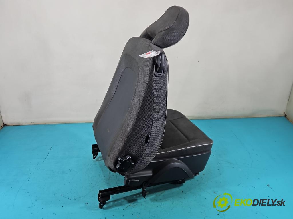 Volvo C30 1.6 hdi 109 hp manual 80 kW 1560 cm3 3- Sedadlo pravý  (Sedadlo)