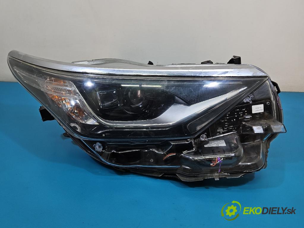 Toyota Auris II 2012-2018 1.8 16V 99 HP automatic 73 kW 1798 cm3 5- Reflektor: pravý 81110-02K60 (Svetlo predné pravé)