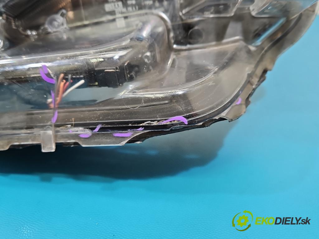 Toyota Auris II 2012-2018 1.8 16V 99 HP automatic 73 kW 1798 cm3 5- Reflektor: pravý 81110-02K60 (Svetlo predné pravé)