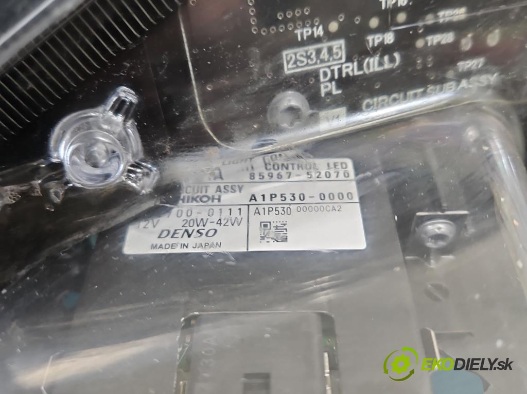 Toyota Auris II 2012-2018 1.8 16V 99 HP automatic 73 kW 1798 cm3 5- Reflektor: pravý 81110-02K60 (Svetlo predné pravé)