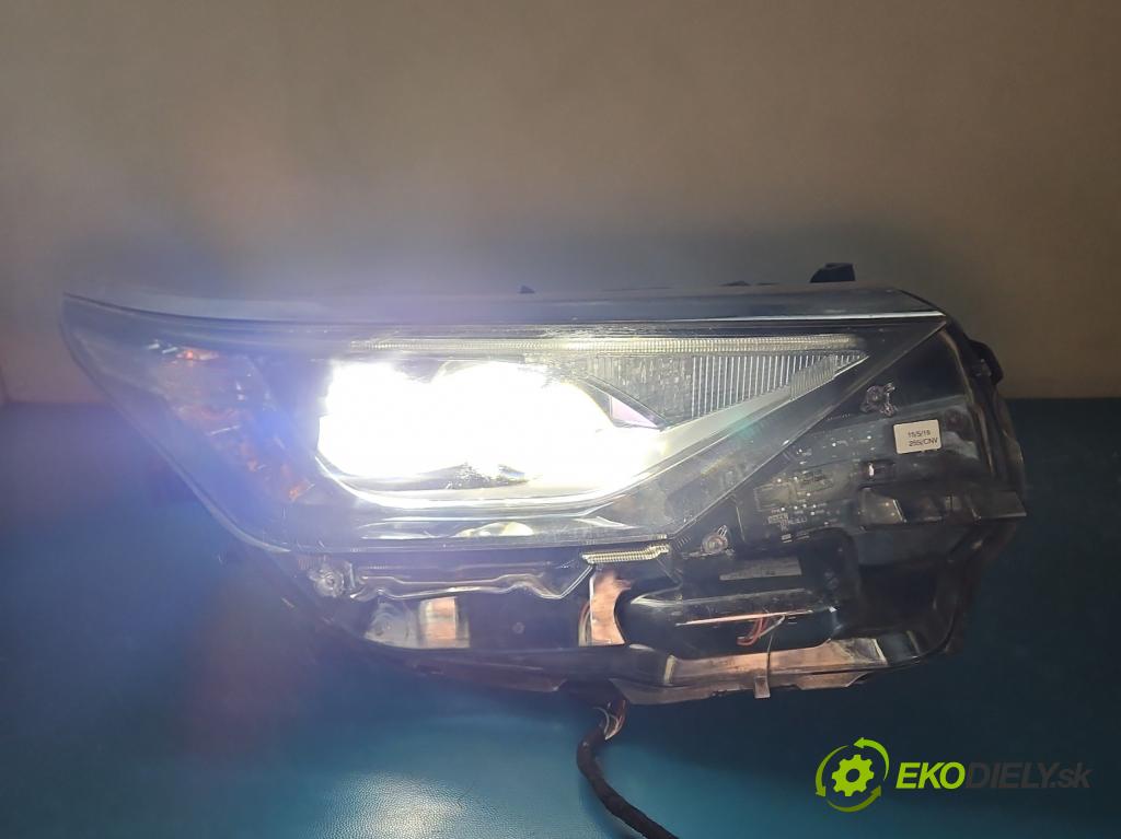 Toyota Auris II 2012-2018 1.8 16V 99 HP automatic 73 kW 1798 cm3 5- Reflektor: pravý 81110-02K60 (Svetlo predné pravé)