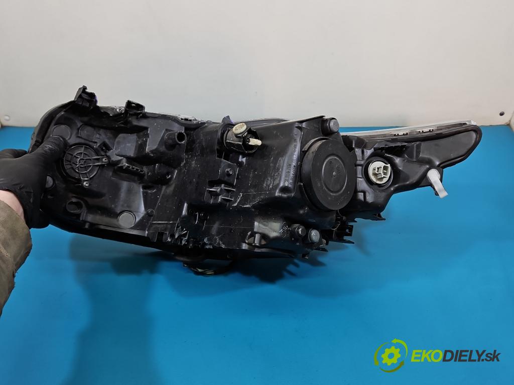 Toyota Auris II 2012-2018 1.8 16V 99 HP automatic 73 kW 1798 cm3 5- Reflektor: pravý 81110-02K60 (Svetlo predné pravé)
