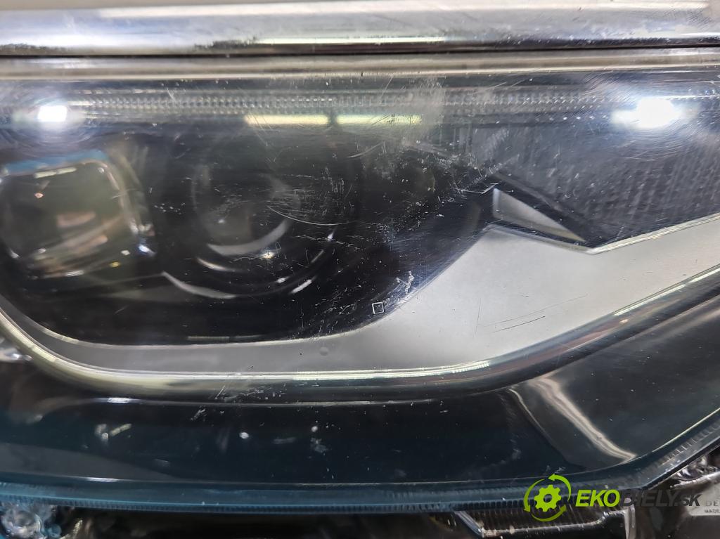Toyota Auris II 2012-2018 1.8 16V 99 HP automatic 73 kW 1798 cm3 5- Reflektor: pravý 81110-02K60 (Svetlo predné pravé)