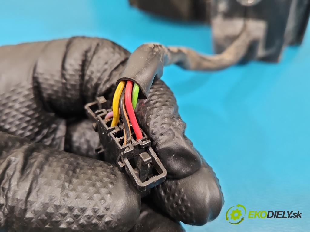 Seat Toledo III 2004-2009 2.0 tdi BKD 140 HP automatic 103 kW 1968 cm3 5- zrkadlo ľavé  (Kľučka dverí ostatné)