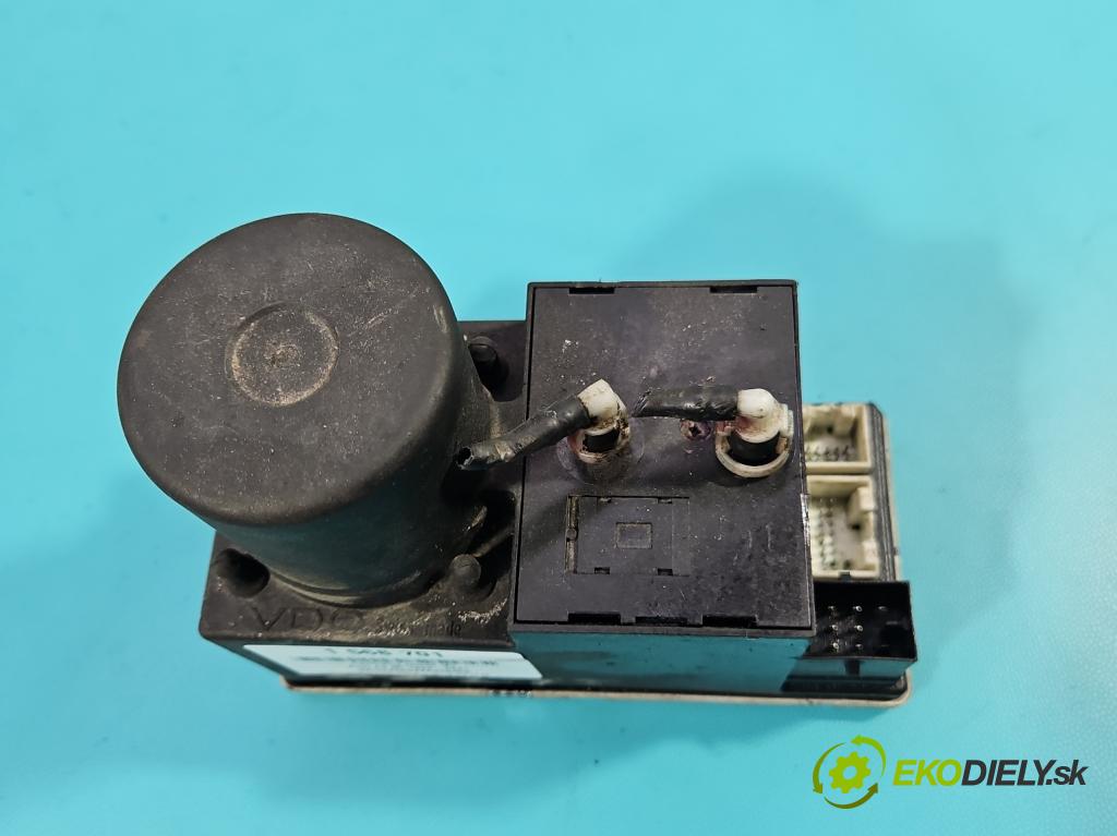 Audi A4 B5 1994-2001 1.8 20V 125 HP manual 92 kW 1781 cm3 5- Centrální: zámek: 8D0862257