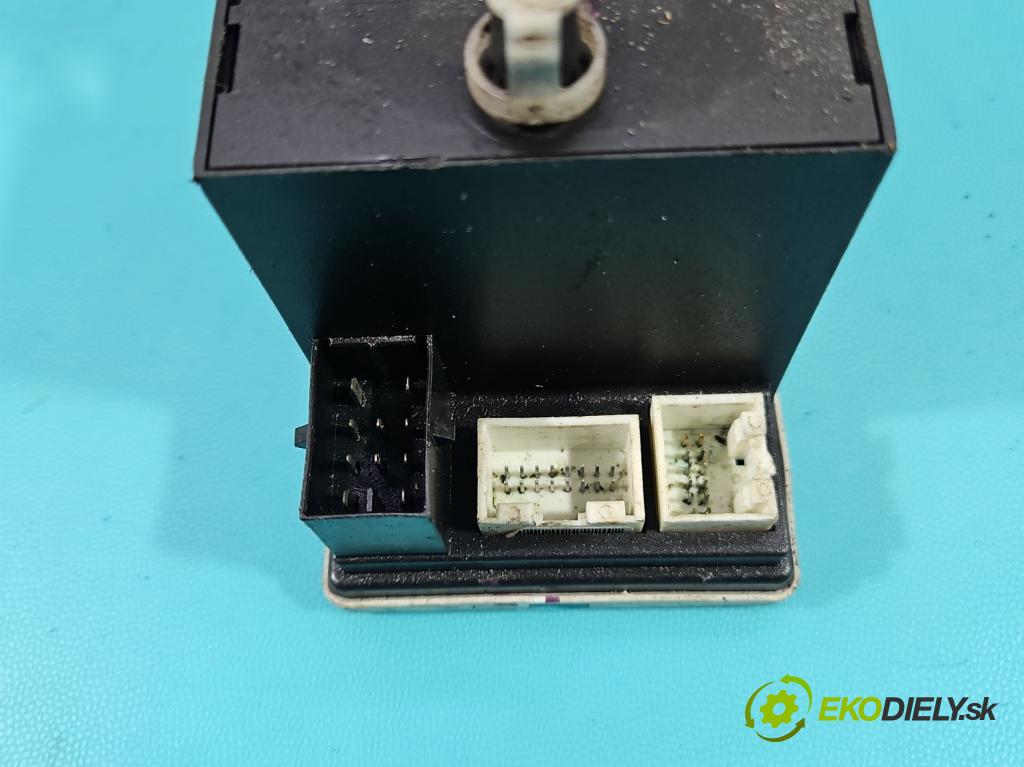 Audi A4 B5 1994-2001 1.8 20V 125 HP manual 92 kW 1781 cm3 5- Centrální: zámek: 8D0862257