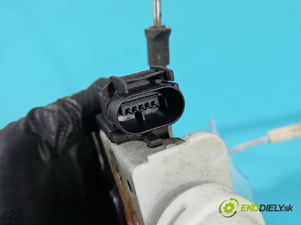 Audi A4 B5 1994-2001 1.8 20V 125 hp manual 92 kW 1781 cm3 5- zámek přední levý 8D1837015B