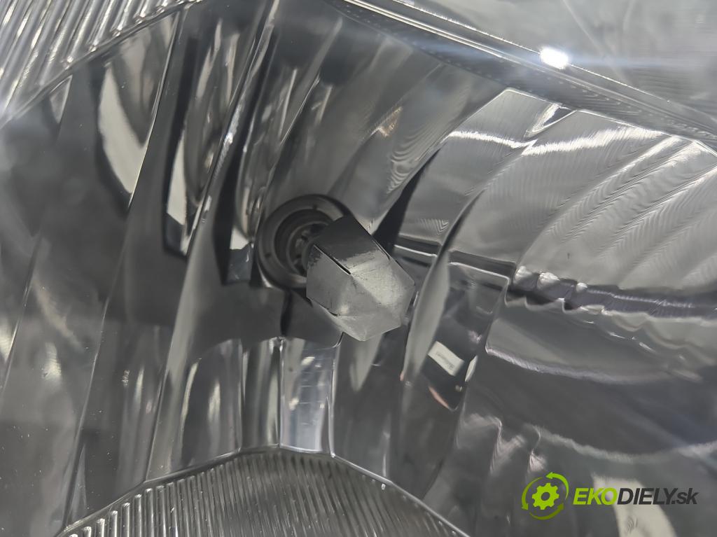 Opel Meriva A 2002-2010 1.6 16V 105 hp automatic 77 kW 1598 cm3 5- světlo pravý  (Pravé přední světlo)