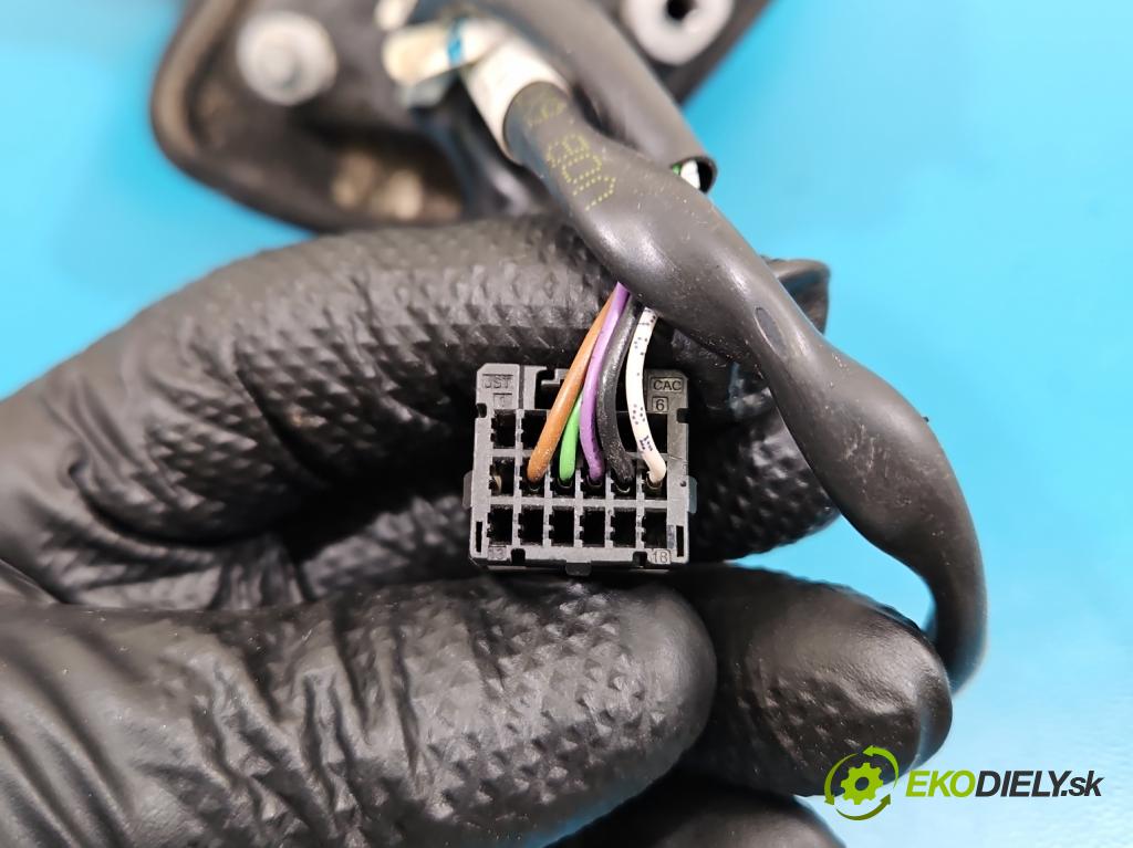 Opel Astra V  2015-2022 1.4 T 125 HP manual 92 kW 1399 cm3 5- zrkadlo pravé  (Kľučka dverí ostatné)