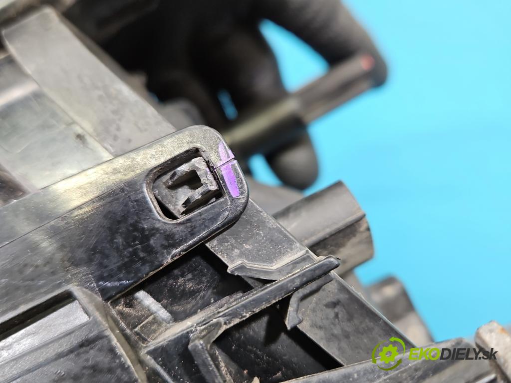 Opel Astra V  2015-2022 1.4 T 125 hp manual 92 kW 1399 cm3 5- světlo zadní levé 39077374 (Klika dveří ostatní)