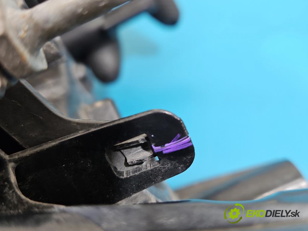 Opel Astra V  2015-2022 1.4 T 125 hp manual 92 kW 1399 cm3 5- světlo zadní levé 39077374 (Klika dveří ostatní)