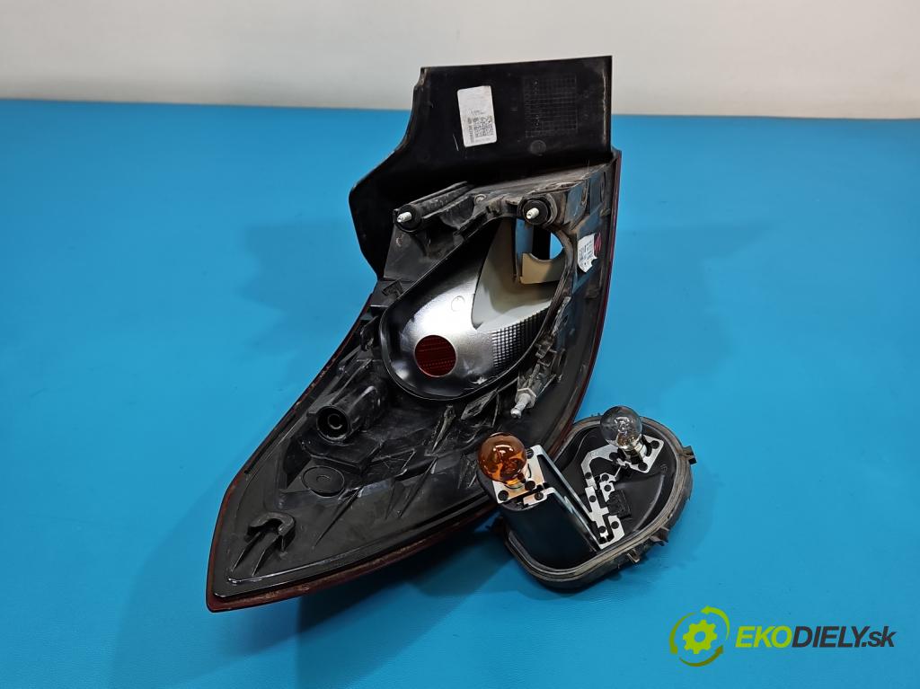 Opel Astra V  2015-2022 1.4 T 125 HP manual 92 kW 1399 cm3 5- svetlo / reflektor zadné pravé 39077375 (Kľučka dverí ostatné)