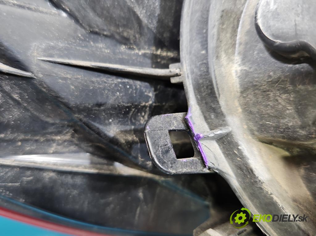 Opel Astra V  2015-2022 1.4 T 125 HP manual 92 kW 1399 cm3 5- svetlo / reflektor zadné pravé 39077375 (Kľučka dverí ostatné)