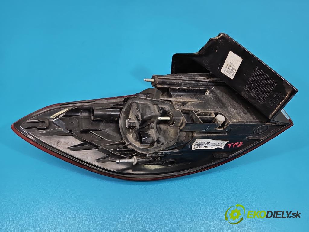 Opel Astra V  2015-2022 1.4 T 125 HP manual 92 kW 1399 cm3 5- svetlo / reflektor zadné pravé 39077375 (Kľučka dverí ostatné)