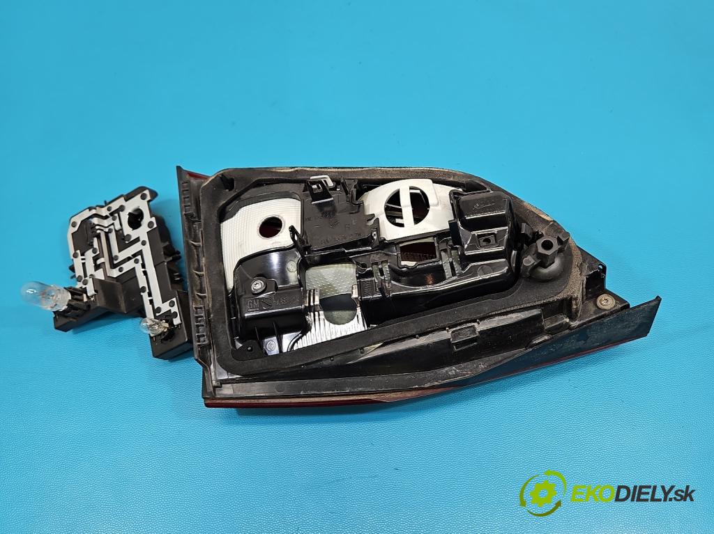 Opel Astra V  2015-2022 1.4 T 125 HP manual 92 kW 1399 cm3 5- svetlo / reflektor zadné pravé 39077379 (Kľučka dverí ostatné)