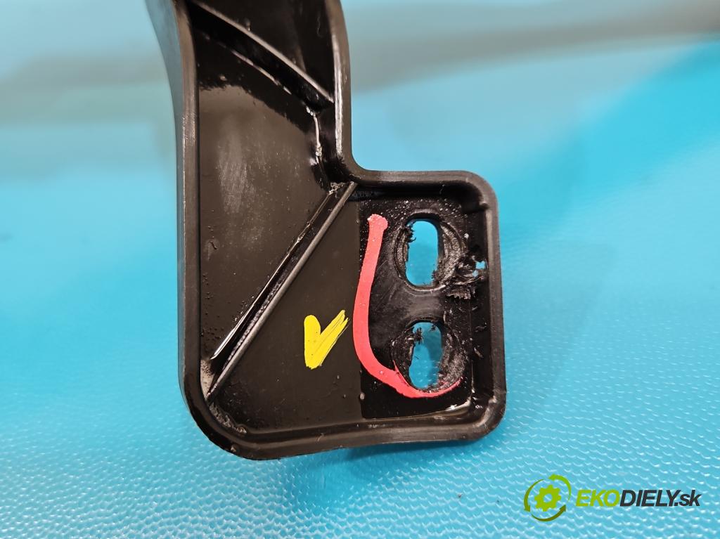 Opel Astra V  2015-2022 1.4 T 125 hp manual 92 kW 1399 cm3 5- lišta pod světly 13423701