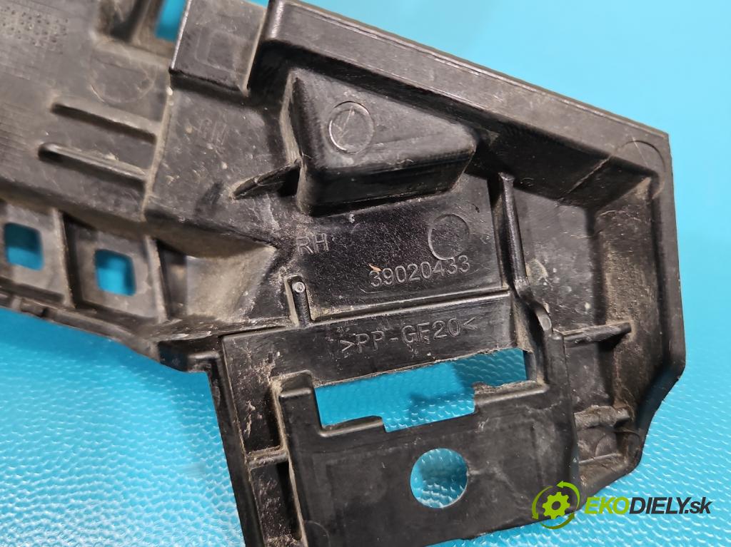 Opel Astra V  2015-2022 1.4 T 125 HP manual 92 kW 1399 cm3 5- Boty: nárazník predné pravý 39020433