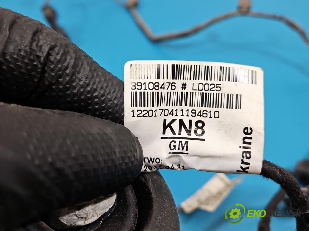 Opel Astra V  2015-2022 1.4 T 125 hp manual 92 kW 1399 cm3 5- snímač parkování 39108476