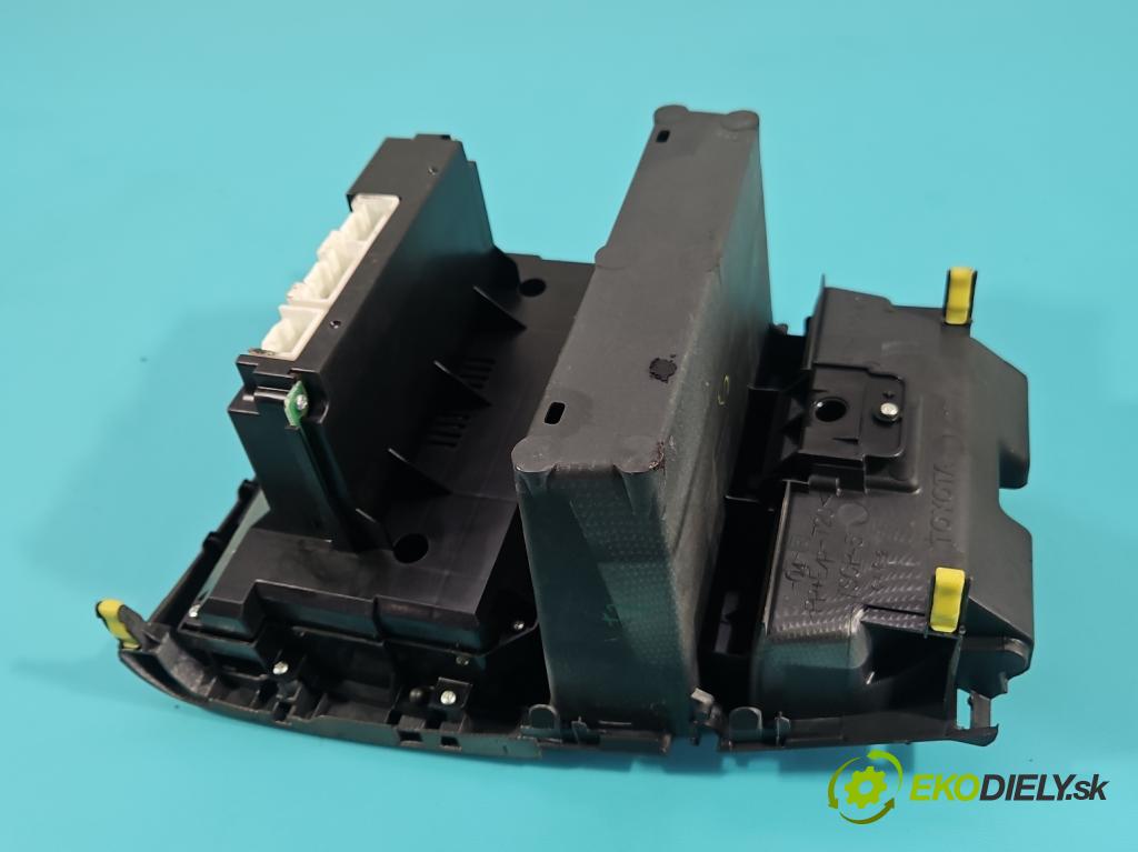 Toyota Corolla E12 2001-2009 2.0 D4D 116 HP manual 85 kW 1995 cm3 5- panel kúrenia 55411-1A240