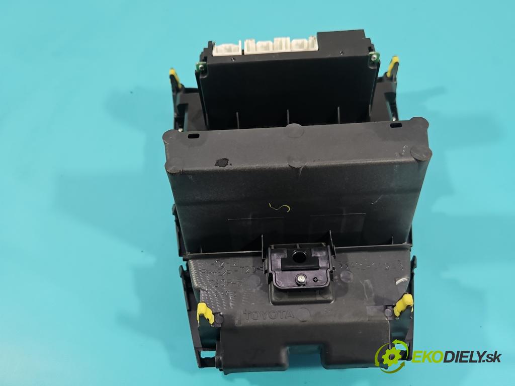 Toyota Corolla E12 2001-2009 2.0 D4D 116 HP manual 85 kW 1995 cm3 5- panel kúrenia 55411-1A240