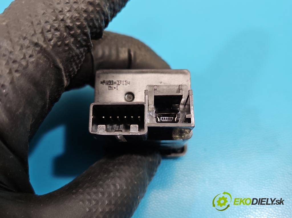 Opel Astra V  2015-2022 1.4 T 125 hp manual 92 kW 1399 cm3 5- zásuvka USB 39087528