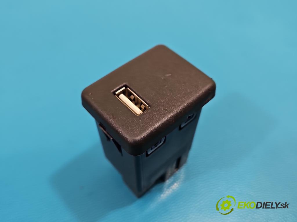 Opel Astra V  2015-2022 1.4 T 125 hp manual 92 kW 1399 cm3 5- zásuvka USB 39087528