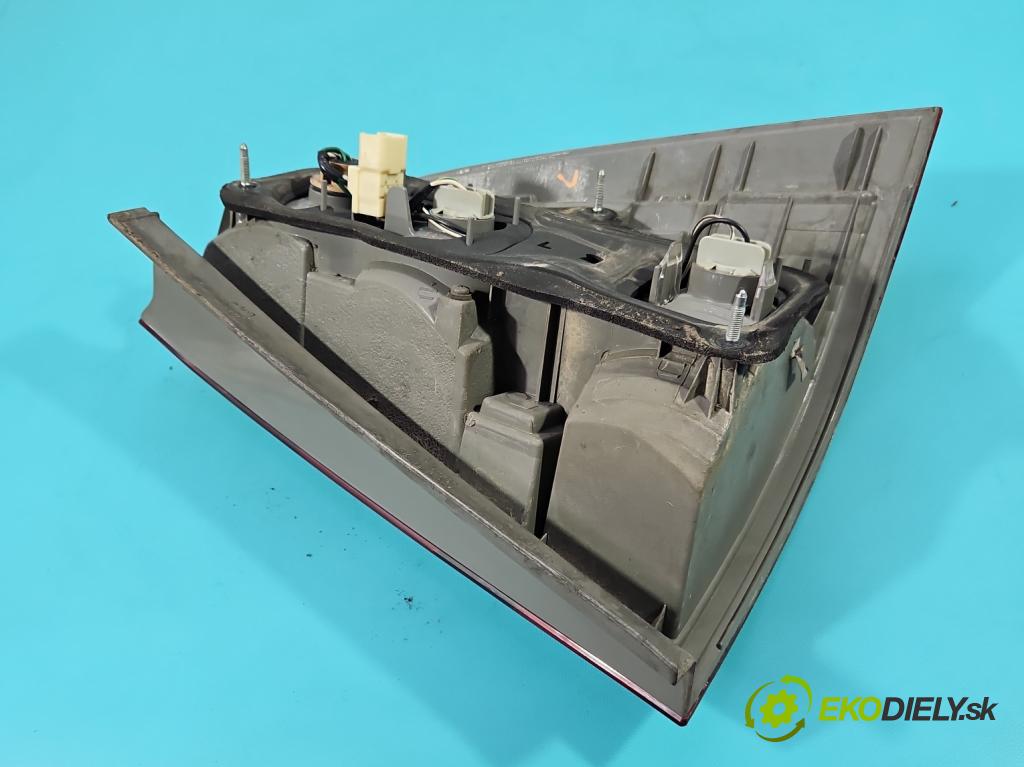 Toyota Corolla E12 2001-2009 2.0 D4D 116 hp manual 85 kW 1995 cm3 5- světlo zadní levé  (Klika dveří ostatní)